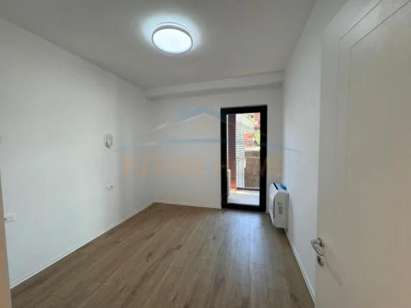 Tirane, jepet me qera zyre Kati 1, 100 m² 1.000 € (GARDEN BUILDING)