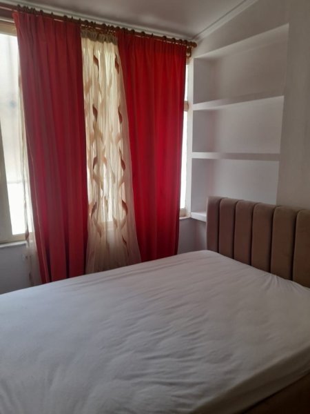 Tirane, jepet me qera apartament 2+1 Kati 1, 40 m² 350 € (Rruga e Dibres)