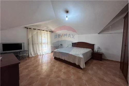 Tirane, jepet me qera apartament duplex 2+1 , 165 m² 600 € (21 Dhjetori, Shqipëri)