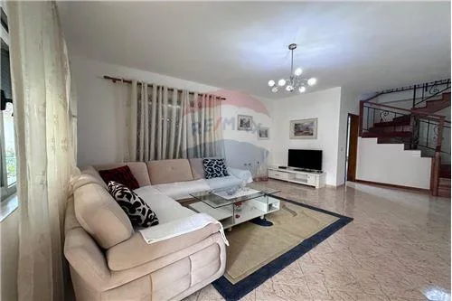 Tirane, jepet me qera apartament duplex 2+1 , 165 m² 600 € (21 Dhjetori, Shqipëri)