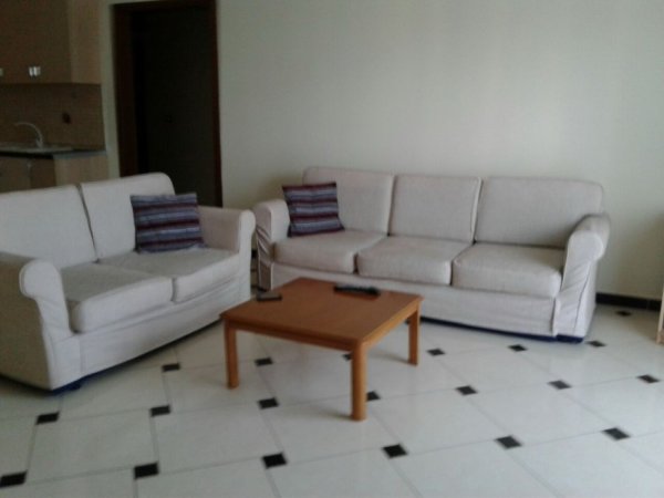 Tirane, jap me qera apartament 2+1+Ballkon Kati 2, 120 m² 350 € (SAUKU I VJETER)