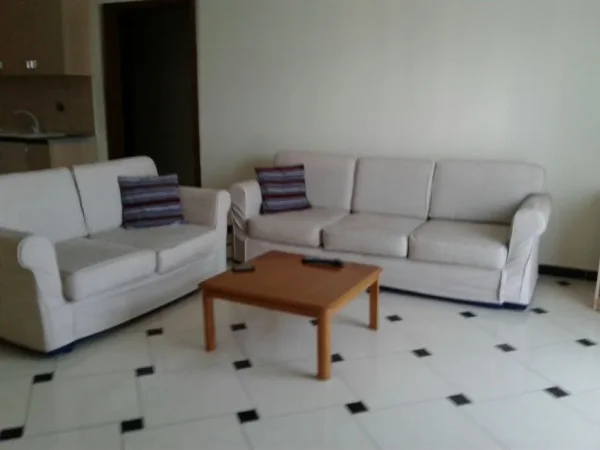 Tirane, jap me qera apartament 2+1+Ballkon Kati 2, 120 m² 350 € (SAUKU I VJETER)