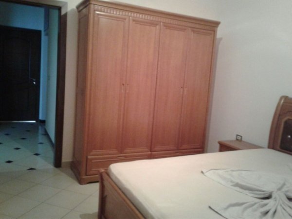 Tirane, jap me qera apartament 2+1+Ballkon Kati 2, 120 m² 350 € (SAUKU I VJETER)