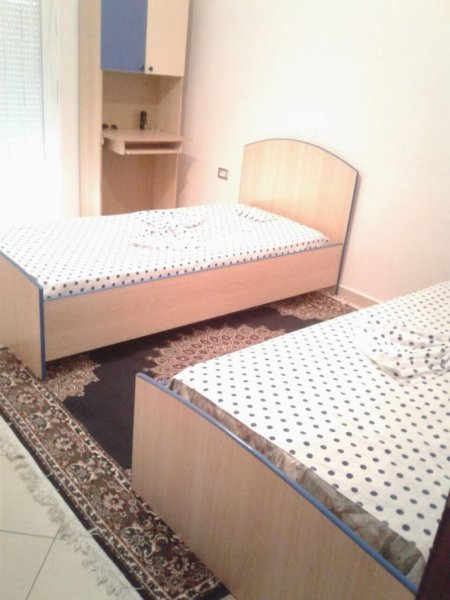 Tirane, jap me qera apartament 2+1+Ballkon Kati 2, 120 m² 350 € (SAUKU I VJETER)