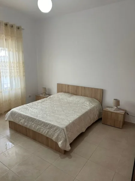 Tirane, jepet me qera Vile 1+1+Ballkon Kati 3, 70 m² 350 € (allias)