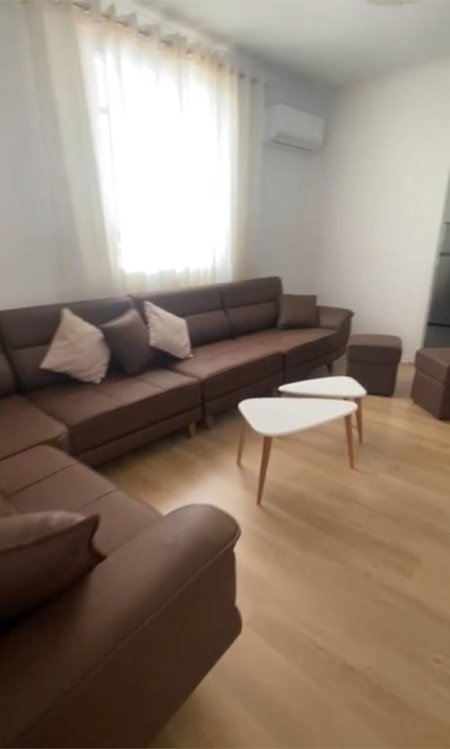 Tirane, jap me qera 1+1+Ballkon Kati 3, 100 m² 400 € (rr.dibres SPITALET QSUT)