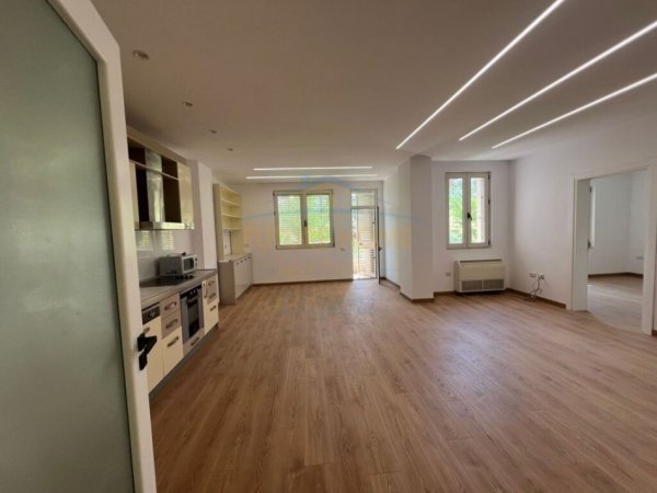 Tirane, shitet apartament 2+1+Ballkon Kati 4, 89 m² 140.000 € (Kodra e Diellit, prane Eleonor)