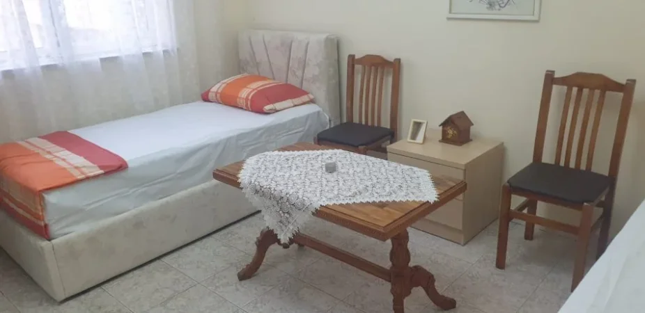 Tirane, jepet me qera apartament 2+1+Ballkon Kati 3, 59 m² 450 € (Rruga "Xhanfize KEKO" 150m mbi xhamllikun)