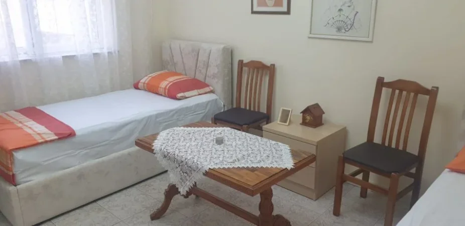 Tirane, jepet me qera apartament 2+1+Ballkon Kati 3, 59 m² 450 € (Rruga "Xhanfize KEKO" 150m mbi xhamllikun)