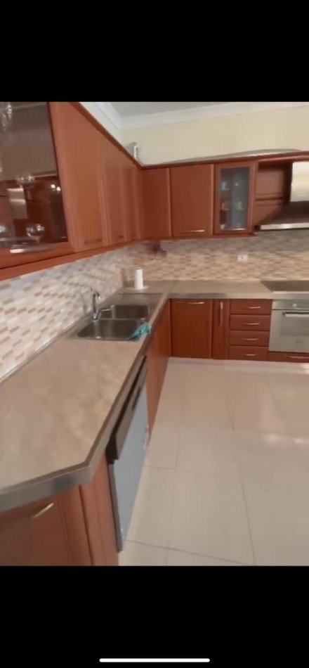 Tirane, jap me qera apartament 2+1+Ballkon Kati 5, 130 m² 500 € (KODRA DIELLIT)