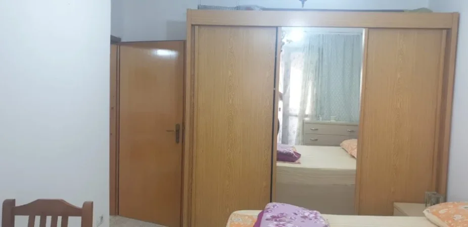 Tirane, jepet me qera apartament 2+1+Ballkon Kati 3, 59 m² 450 € (Rruga "Xhanfize KEKO" 150m mbi xhamllikun)