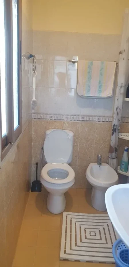 Tirane, jepet me qera apartament 2+1+Ballkon Kati 3, 59 m² 450 € (Rruga "Xhanfize KEKO" 150m mbi xhamllikun)