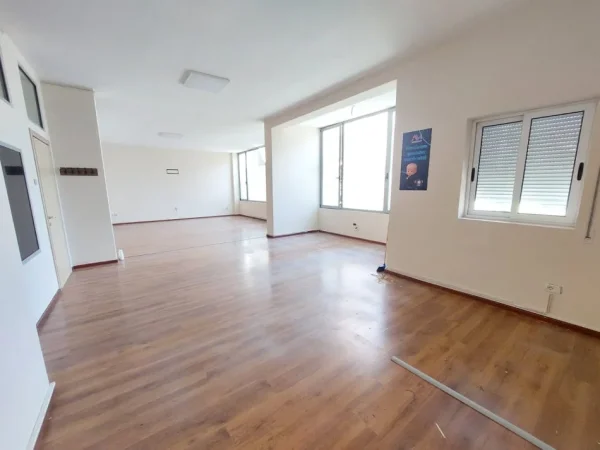 !DHENE! Durres, jepet me qera ambjent biznesi Kati 1, 170 m² 750 € (rr Mujo Ulqinaku, Durres)