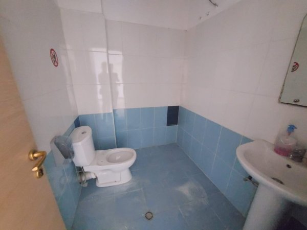 Durres, jepet me qera ambjent biznesi Kati 1, 170 m² 750 € (rr Mujo Ulqinaku, Durres)