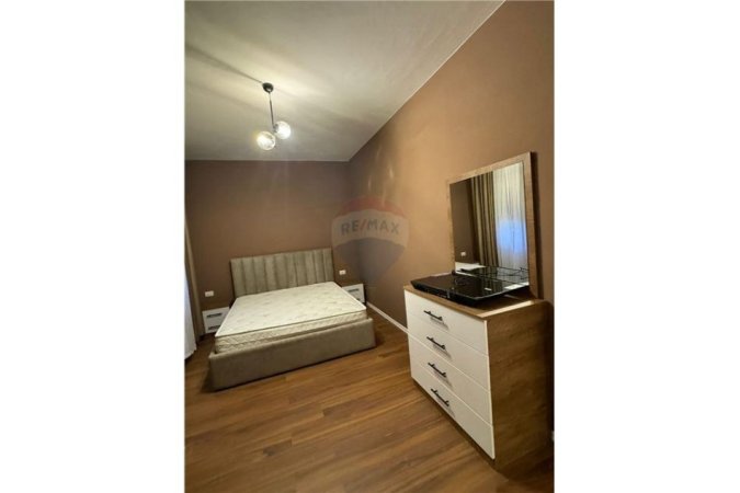 Tirane, jepet me qera apartament 1+1+Ballkon Kati 3, 78 m² 600 € (Don bosko)