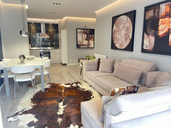 Tirane, jepet me qera 2+1+Aneks+Ballkon Kati 4, 113 m² 800 € (KOMUNA E PARISIT)