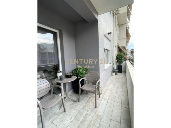 Tirane, jepet me qera 2+1+Aneks+Ballkon Kati 4, 113 m² 800 € (KOMUNA E PARISIT)