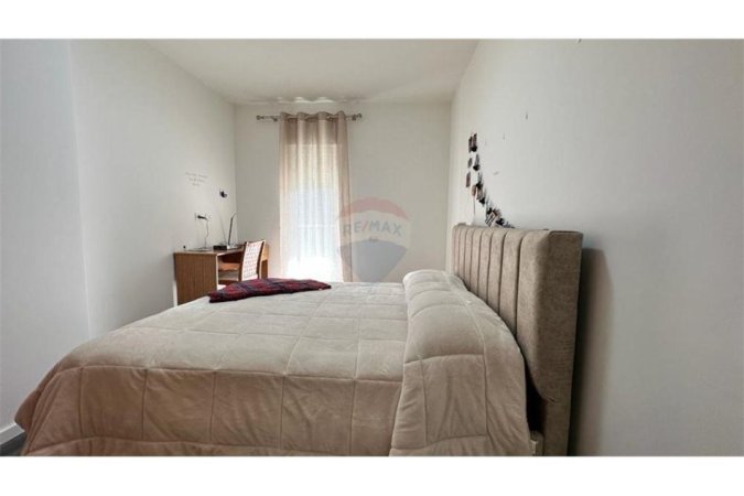 Tirane, jepet me qera apartament 2+1+Ballkon Kati 4, 100 m² 600 € (Frosina plaku)