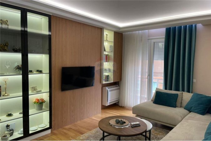 Tirane, jepet me qera apartament 2+1+Ballkon Kati 4, 112 m² 600 € (Nexho konomi)