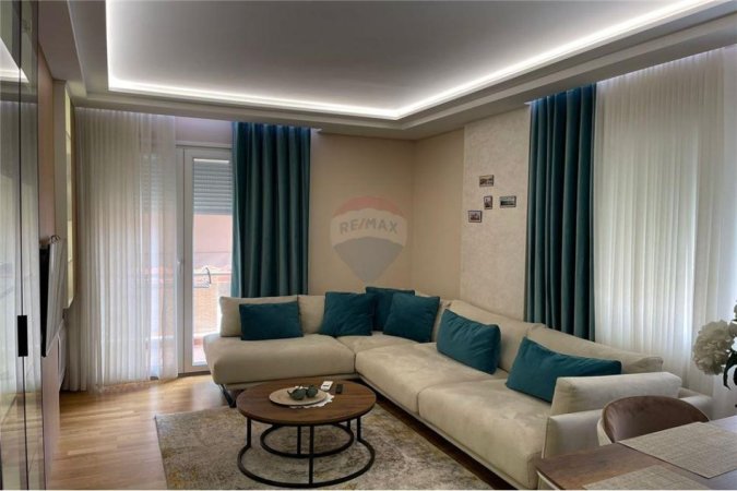 Tirane, jepet me qera apartament 2+1+Ballkon Kati 4, 112 m² 600 € (Nexho konomi)