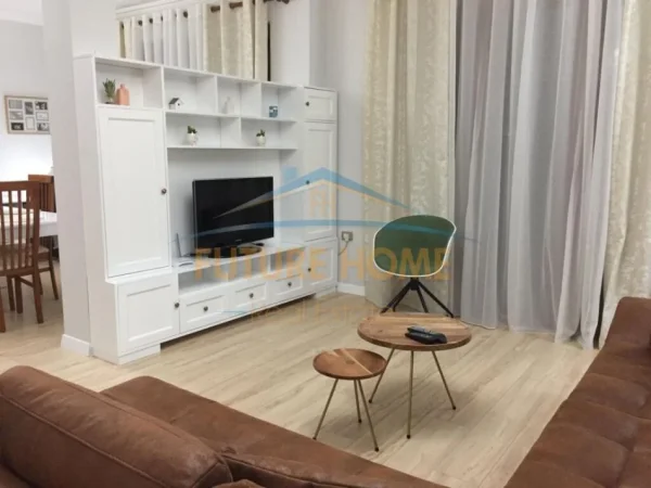 Tirane, jepet me qera apartament 2+1 Kati 3, 140 m² 900 € (Rruga e Elbasanit)
