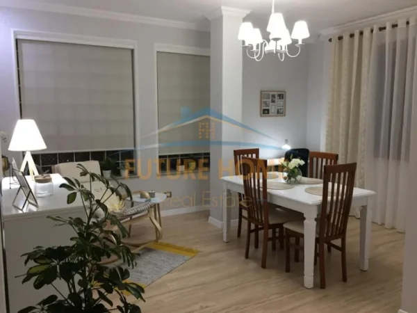 Tirane, jepet me qera apartament 2+1 Kati 3, 140 m² 900 € (Rruga e Elbasanit)