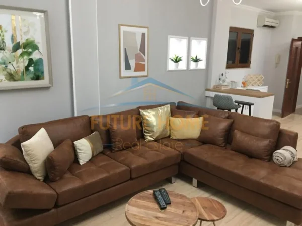 Tirane, jepet me qera apartament 2+1 Kati 3, 140 m² 900 € (Rruga e Elbasanit)