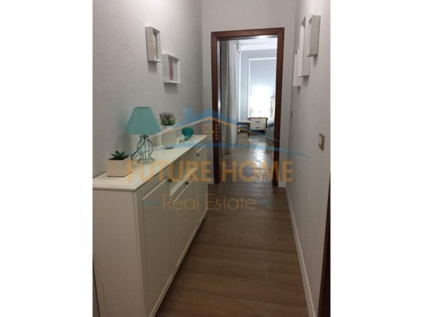 Tirane, jepet me qera apartament 2+1 Kati 3, 140 m² 900 € (Rruga e Elbasanit)