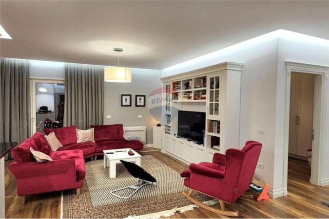 Tirane, jepet me qera apartament 2+1+Ballkon Kati 5, 118 m² 1.451 € (Delijorgj)