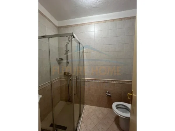 Tirane, jepet me qera apartament 2+1 Kati 8, 160 m² 800 € (Blloku)