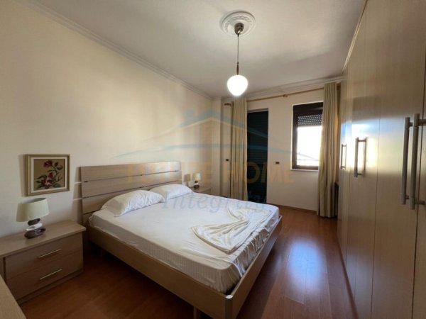Tirane, jepet me qera apartament 2+1 Kati 8, 160 m² 800 € (Blloku)