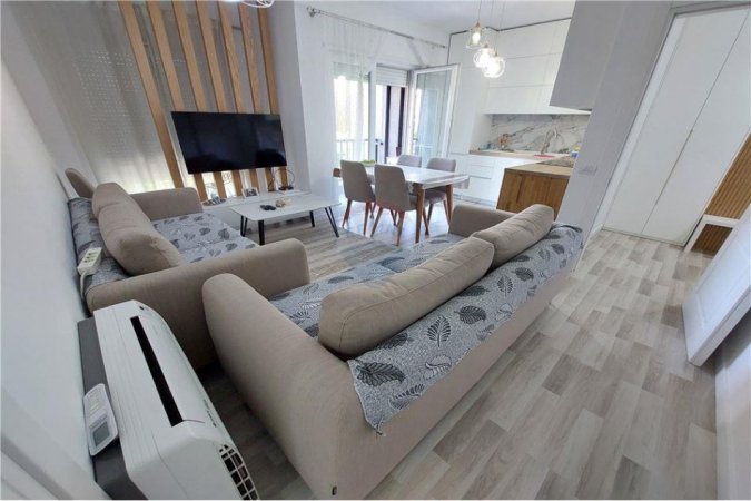 Tirane, jepet me qera apartament 2+1+Ballkon Kati 4, 111 m² 700 € (Hoxha Tasim)