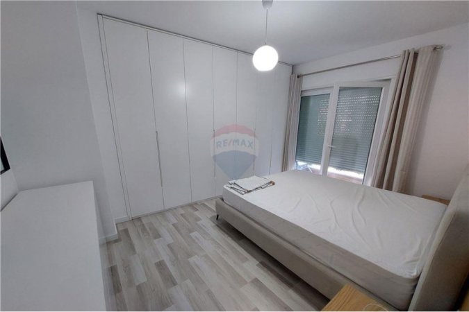 Tirane, jepet me qera apartament 2+1+Ballkon Kati 4, 111 m² 700 € (Hoxha Tasim)