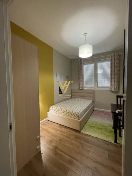 Tirane, jepet me qera apartament 2+1+Ballkon Kati 2, 83 m² 750 € (PORCELAN)