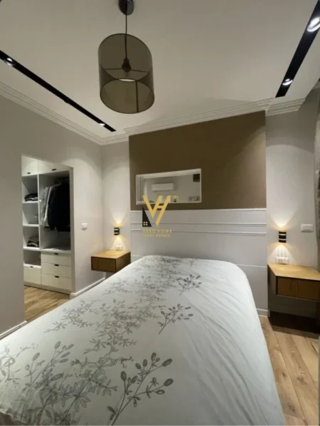 Tirane, jepet me qera apartament 2+1+Ballkon Kati 2, 83 m² 750 € (PORCELAN)