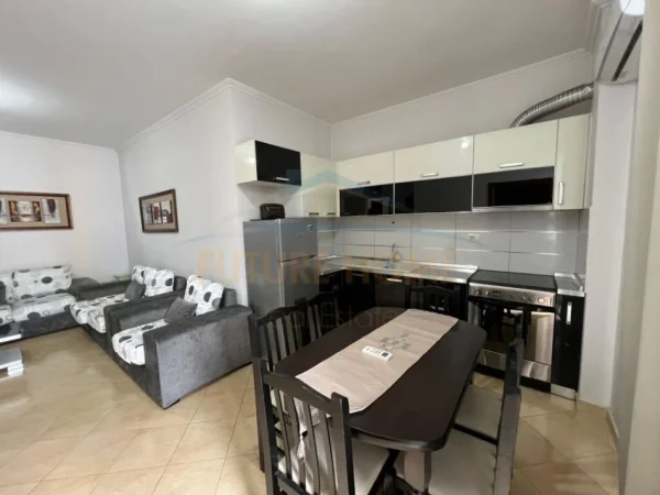 Tirane, jepet me qera apartament 1+1 Kati 5, 64 m² 350 € (Unaza e Re)