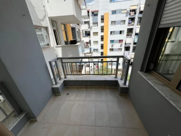 Tirane, jepet me qera apartament 1+1 Kati 5, 64 m² 350 € (Unaza e Re)