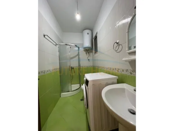 Tirane, jepet me qera apartament 1+1 Kati 5, 64 m² 350 € (Unaza e Re)
