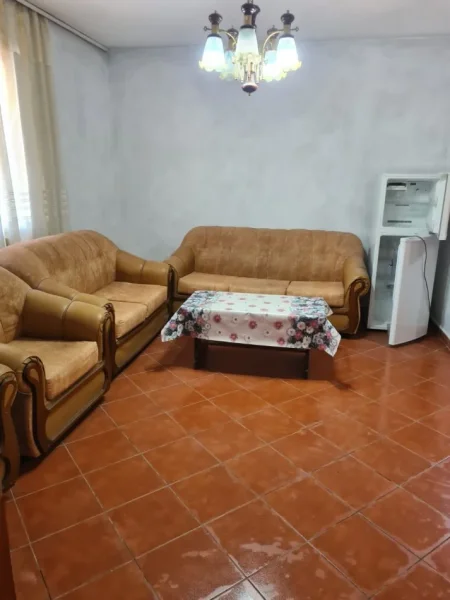 Tirane, jap me qera apartament 1+1 Kati 1, 70 m² 300 € (JORDAN MISJA)