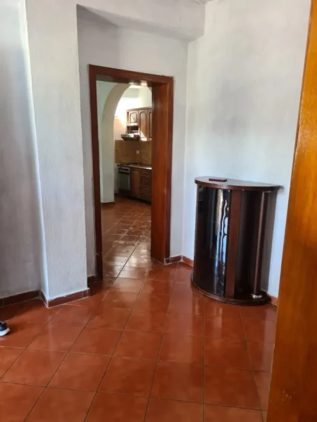Tirane, jap me qera apartament 1+1 Kati 1, 70 m² 300 € (JORDAN MISJA)