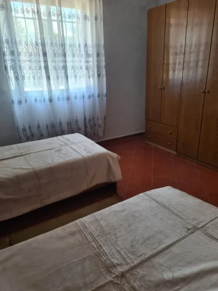 Tirane, jap me qera apartament 1+1 Kati 1, 70 m² 300 € (JORDAN MISJA)