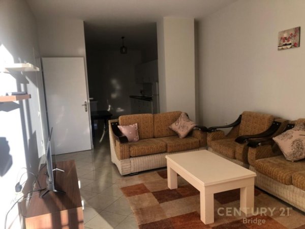 Tirane, jepet me qera apartament 2+1 Kati 2, 75 m² 400 € (fresku)