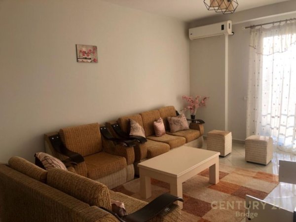 Tirane, jepet me qera apartament 2+1 Kati 2, 75 m² 400 € (fresku)
