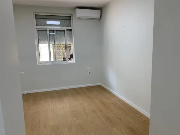 Shqiperi, jepet me qera zyre Kati 2, 36 m² 400 € (LIBRI UNIVERSITAR BLLOK)