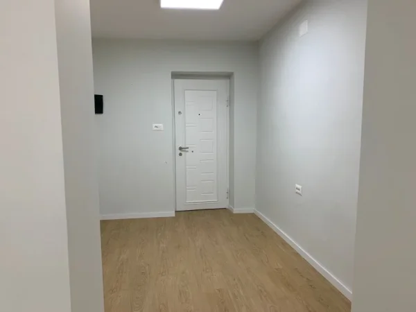 Shqiperi, jepet me qera zyre Kati 2, 36 m² 400 € (LIBRI UNIVERSITAR BLLOK)