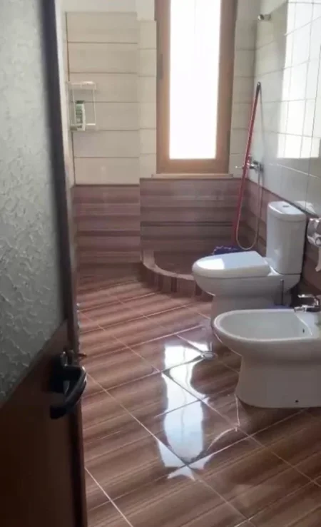 Tirane, jepet me qera garsonier Kati 4, 23 m² 200 € (SHKOZE NEWS 24)