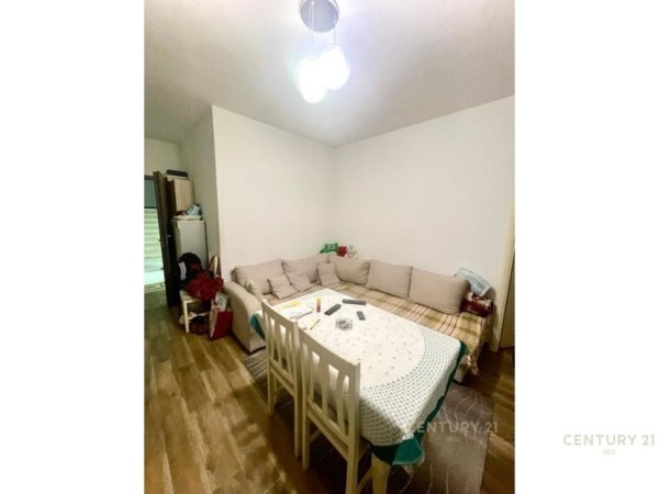 Tirane, jepet me qera apartament 2+1 Kati 4, 80 m² 450 € (gjimnazi partizani)