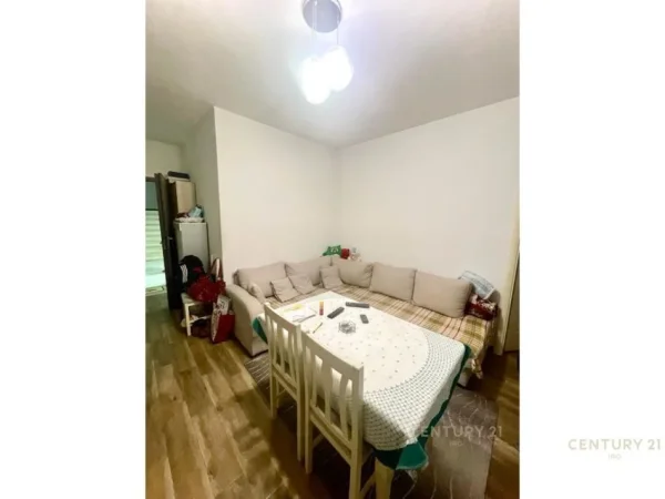 Tirane, jepet me qera apartament 2+1 Kati 4, 80 m² 450 € (gjimnazi partizani)