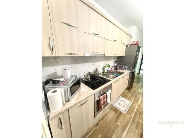 Tirane, jepet me qera apartament 2+1 Kati 4, 80 m² 450 € (gjimnazi partizani)