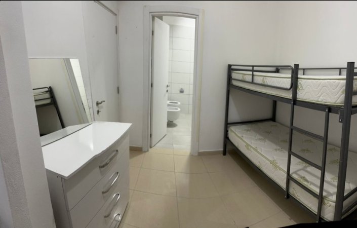 Tirane, jepet me qera garsonier 1+1 Kati 1, 45 m² 300 € (Rruga e zallit)